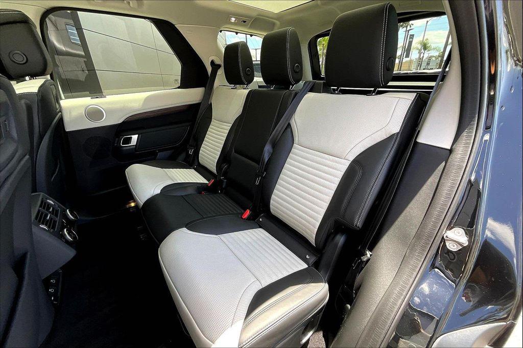 new 2025 Land Rover Discovery car, priced at $79,578