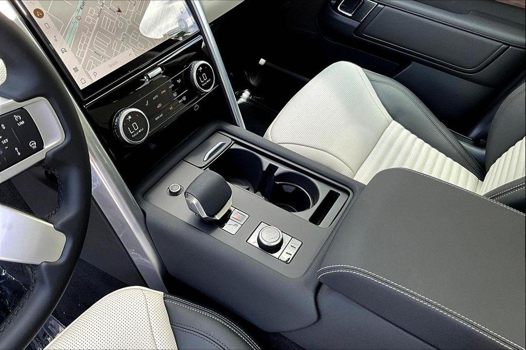 new 2025 Land Rover Discovery car, priced at $79,578