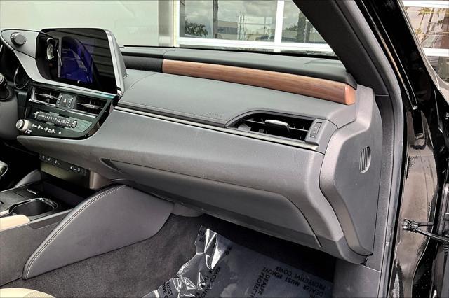 used 2023 Lexus ES 300h car, priced at $40,961