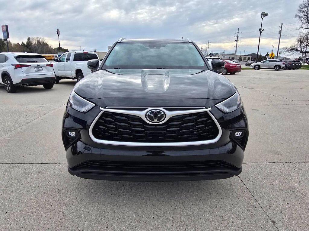 used 2022 Toyota Highlander car, priced at $39,500