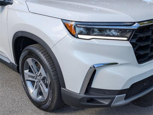 new 2025 Honda Pilot car, priced at $45,405
