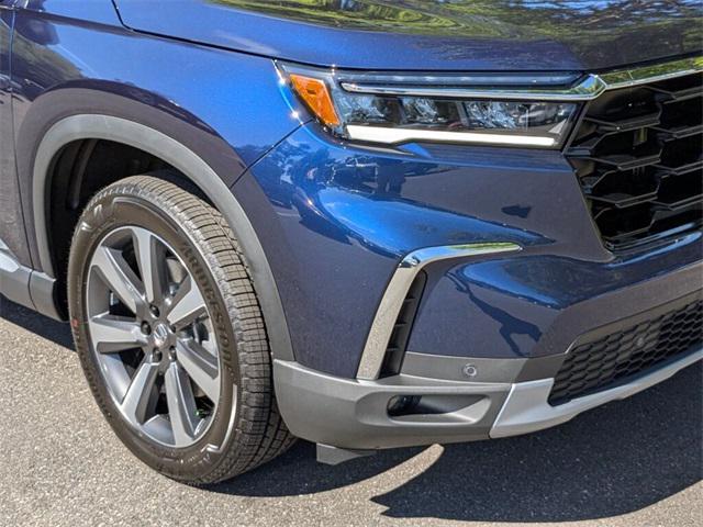 new 2025 Honda Pilot car, priced at $51,050