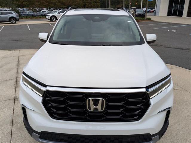 new 2025 Honda Pilot car, priced at $49,405