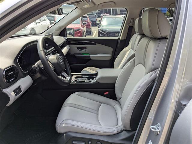 new 2025 Honda Pilot car, priced at $45,680