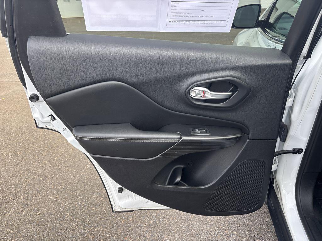 used 2015 Jeep Cherokee car, priced at $8,890