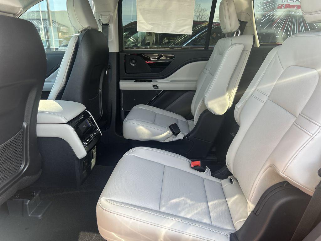 new 2025 Lincoln Aviator car, priced at $65,736