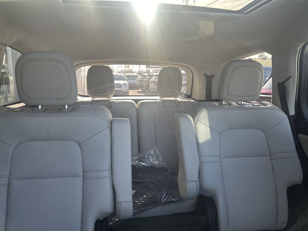 new 2025 Lincoln Aviator car, priced at $65,736