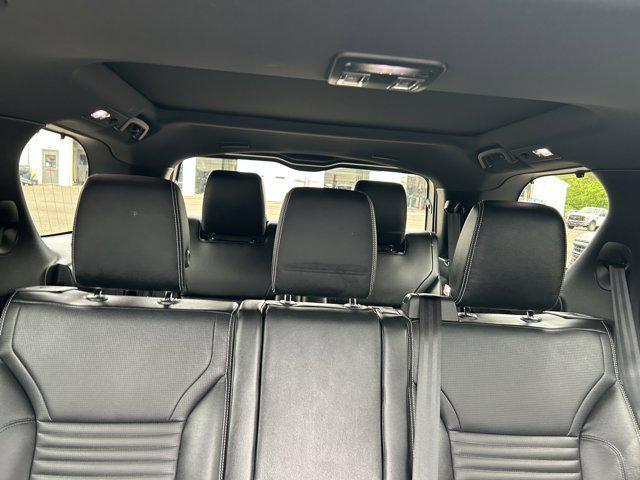 used 2022 Land Rover Discovery car, priced at $35,890