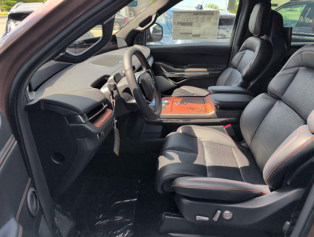 new 2025 Lincoln Navigator car, priced at $123,435