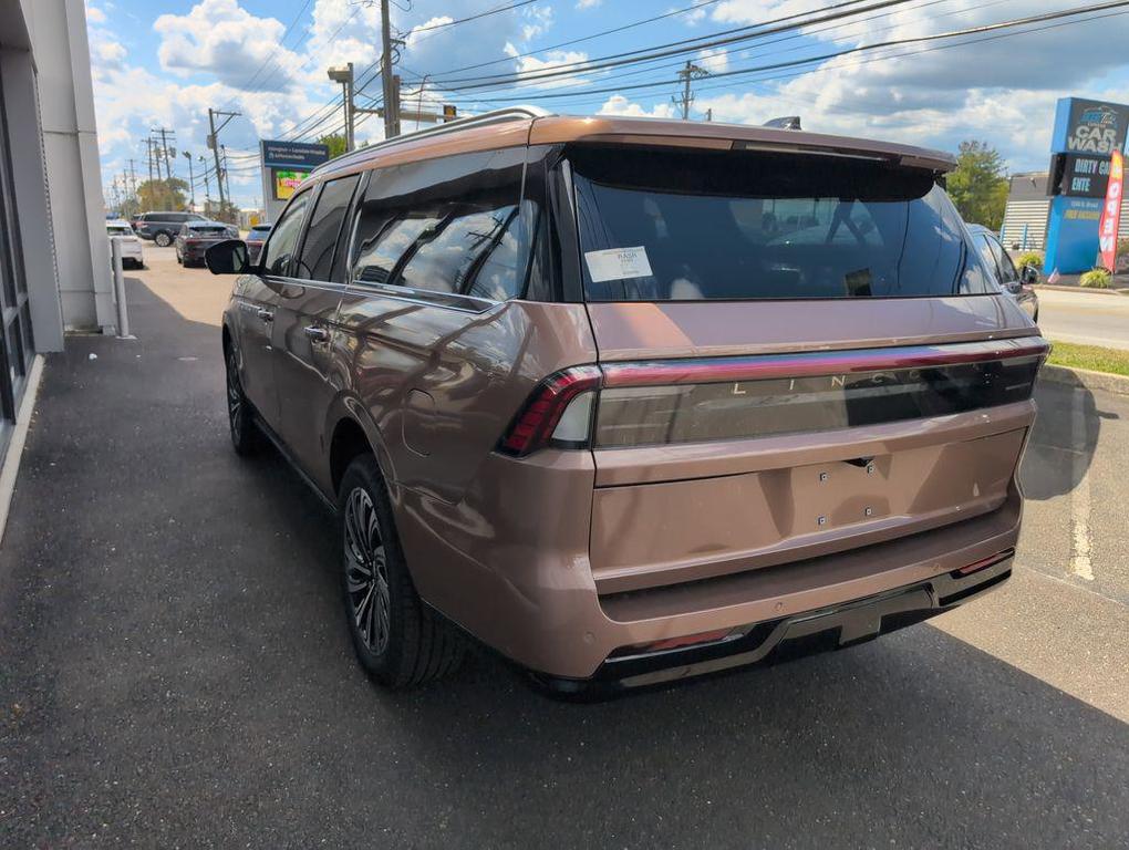 new 2025 Lincoln Navigator car, priced at $123,435