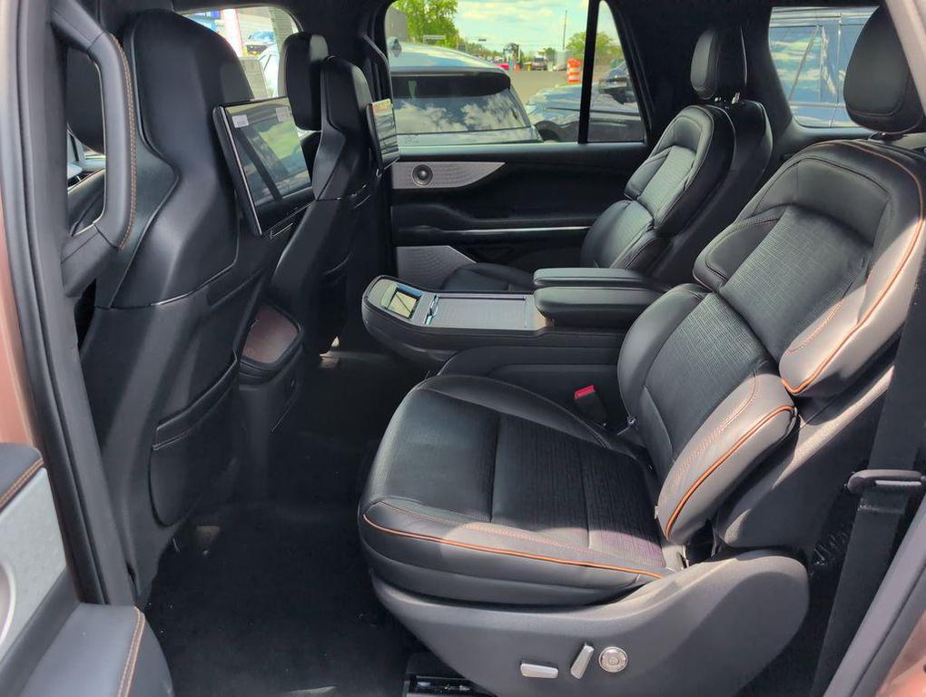 new 2025 Lincoln Navigator car, priced at $123,435