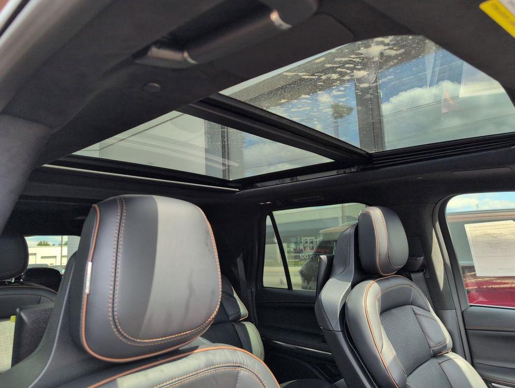new 2025 Lincoln Navigator car, priced at $123,435