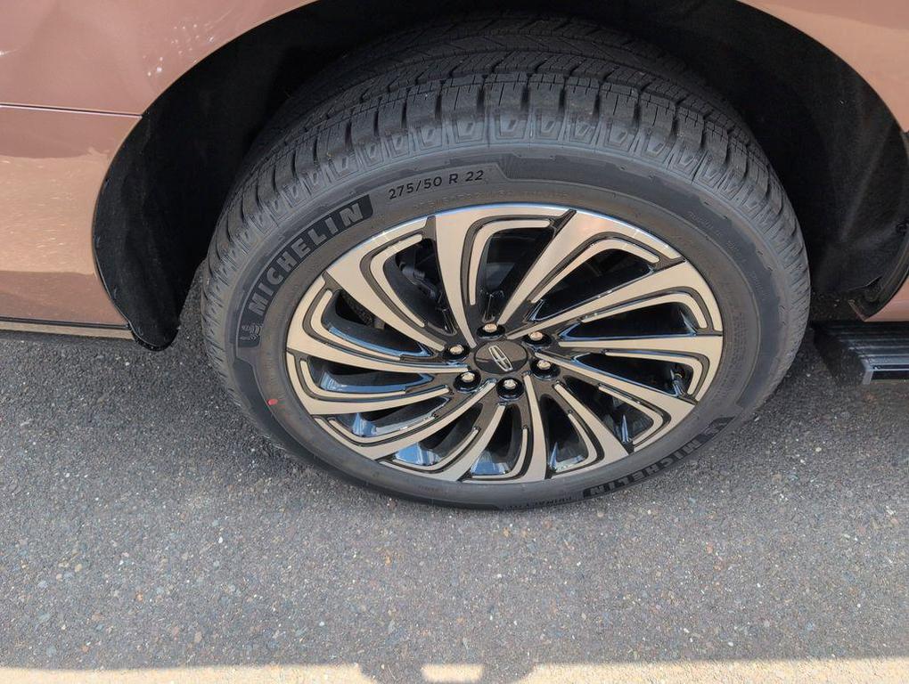 new 2025 Lincoln Navigator car, priced at $123,435