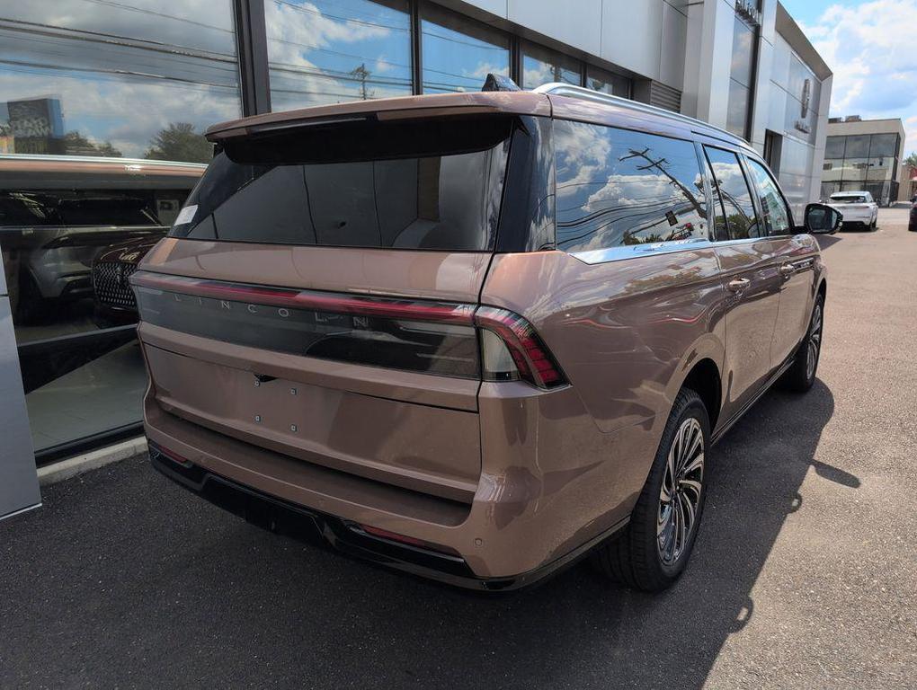 new 2025 Lincoln Navigator car, priced at $123,435
