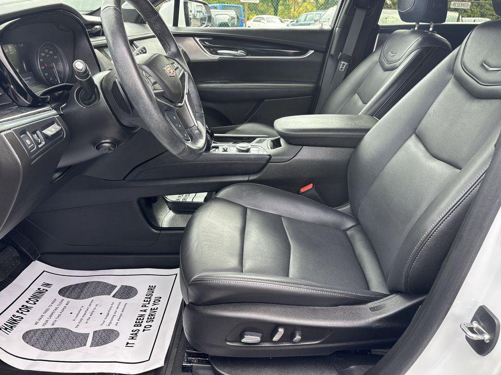 used 2023 Cadillac XT5 car, priced at $31,890