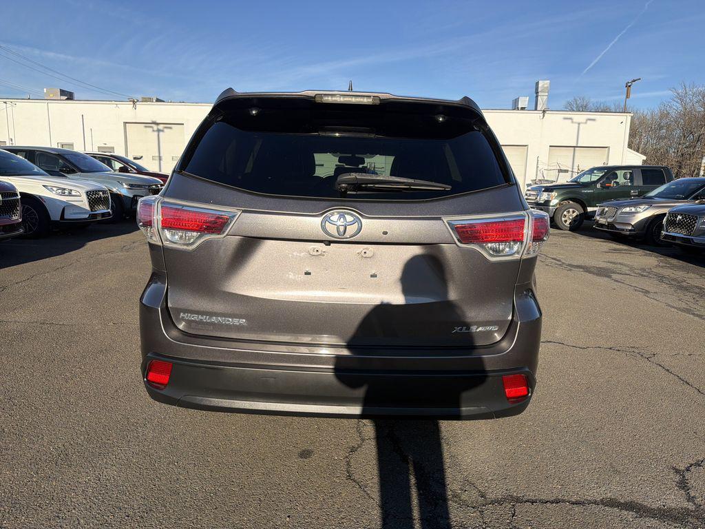 used 2016 Toyota Highlander car, priced at $17,490