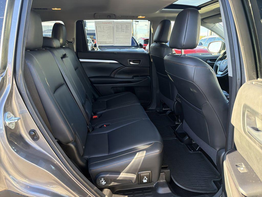 used 2016 Toyota Highlander car, priced at $17,490