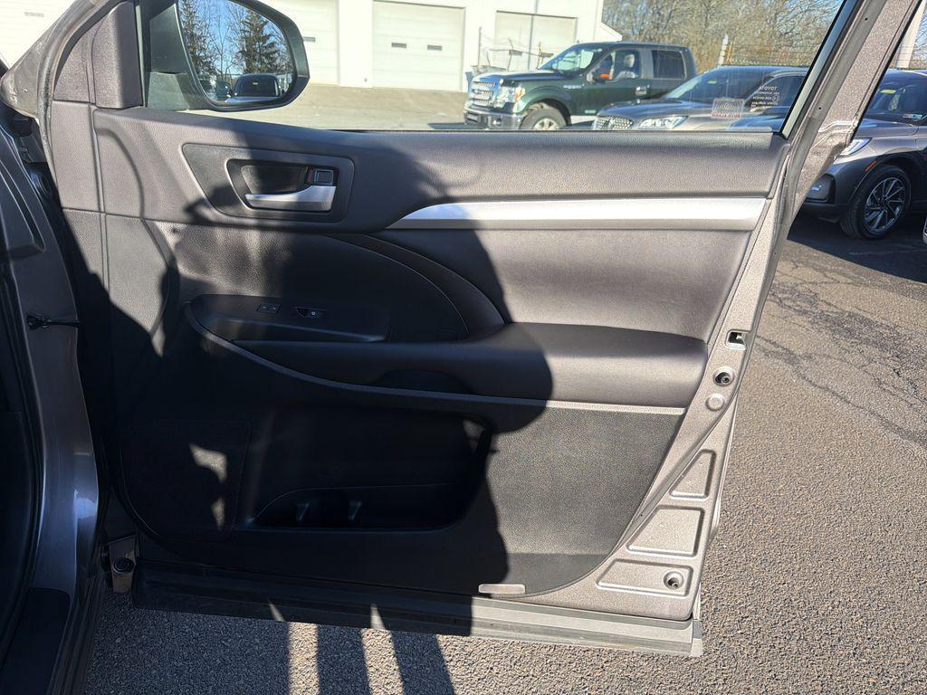 used 2016 Toyota Highlander car, priced at $17,490