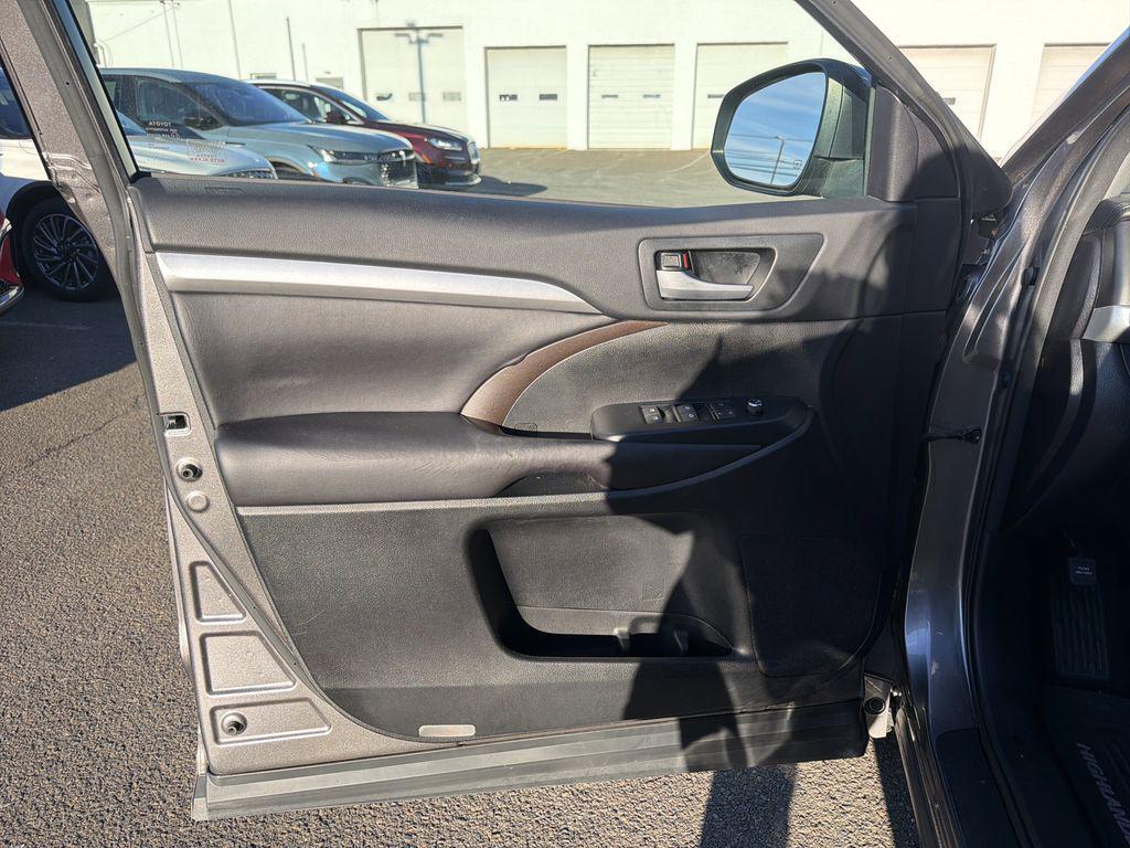 used 2016 Toyota Highlander car, priced at $17,490