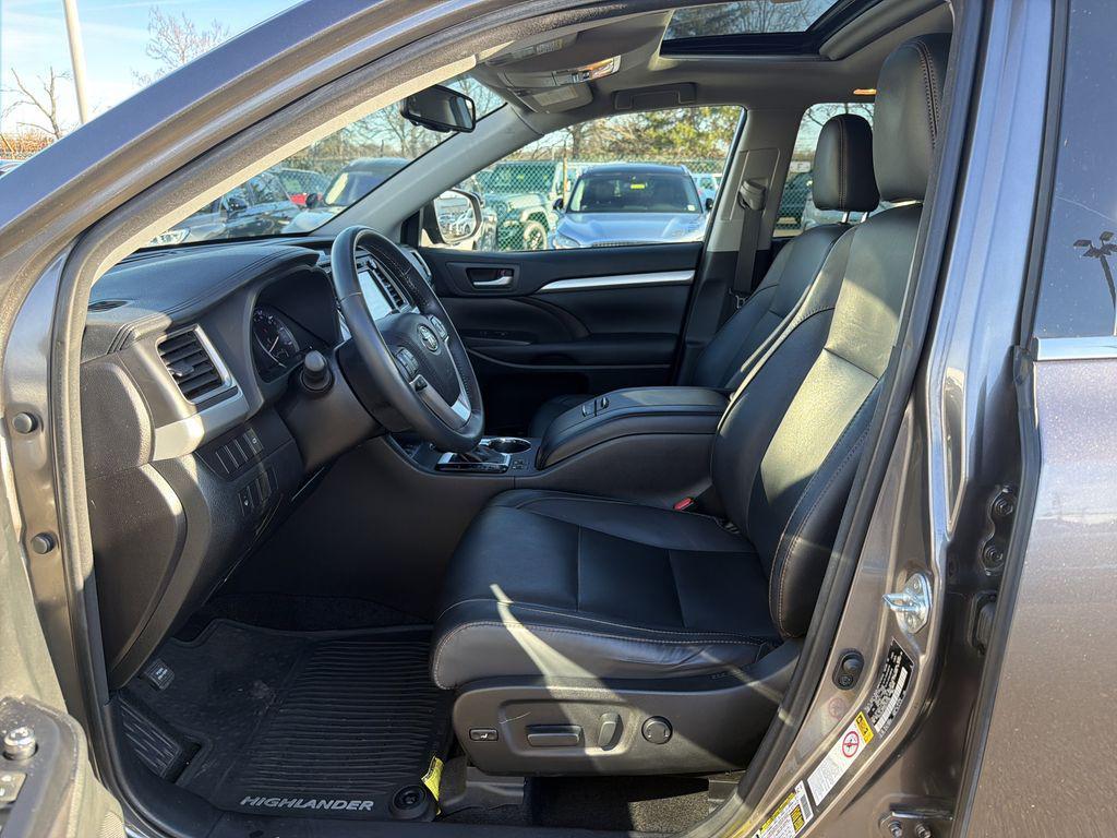 used 2016 Toyota Highlander car, priced at $17,490