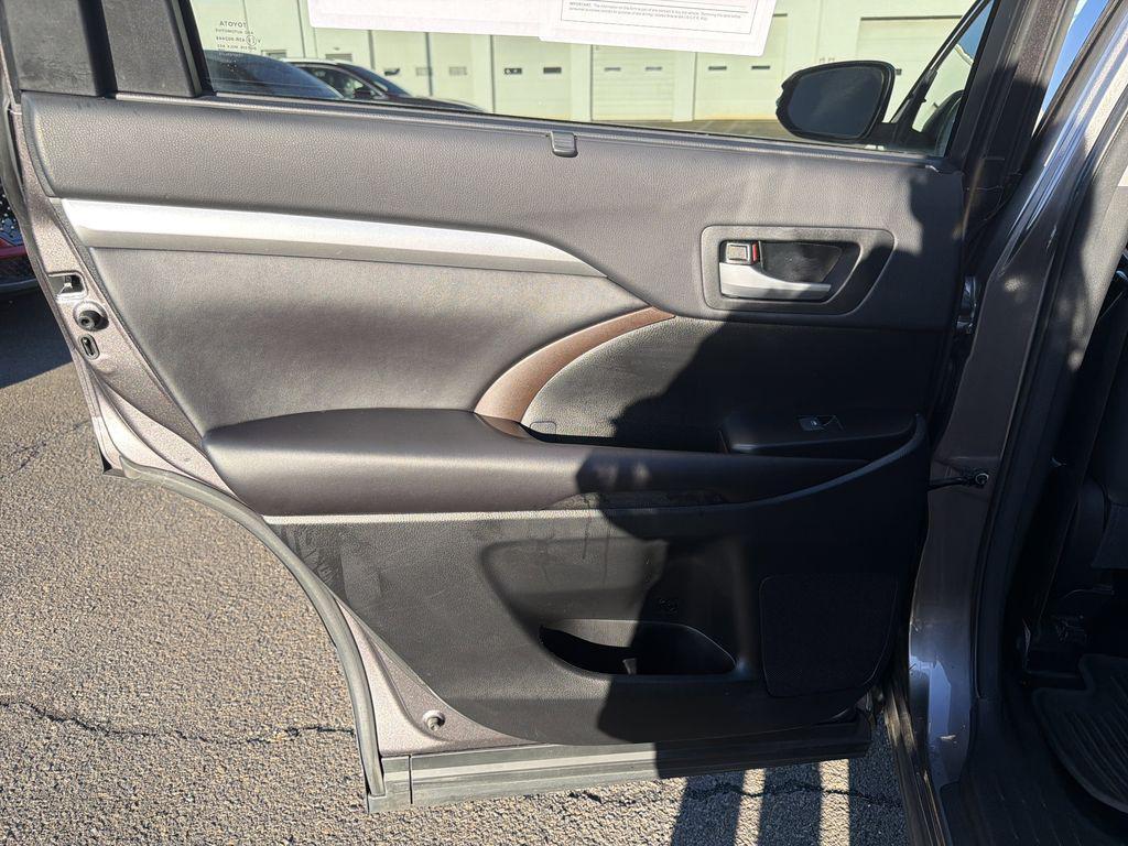 used 2016 Toyota Highlander car, priced at $17,490