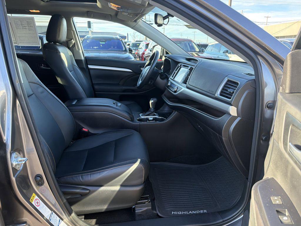 used 2016 Toyota Highlander car, priced at $17,490