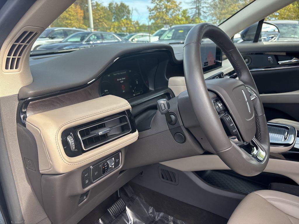 used 2022 Lincoln Nautilus car, priced at $33,890
