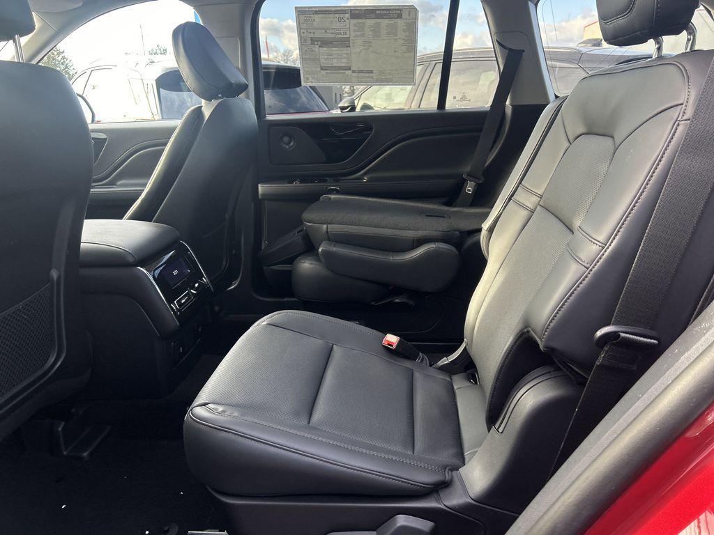 new 2025 Lincoln Aviator car, priced at $61,704