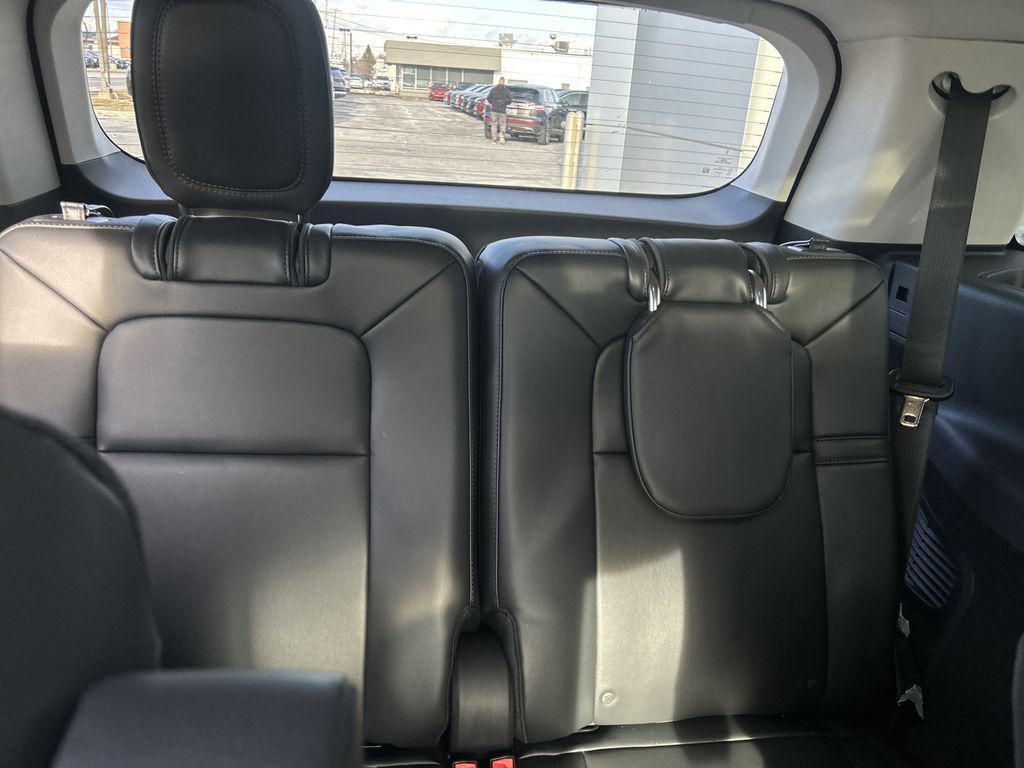 new 2025 Lincoln Aviator car, priced at $61,704