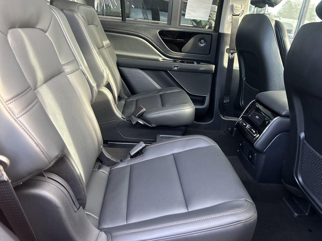 new 2025 Lincoln Aviator car, priced at $61,704