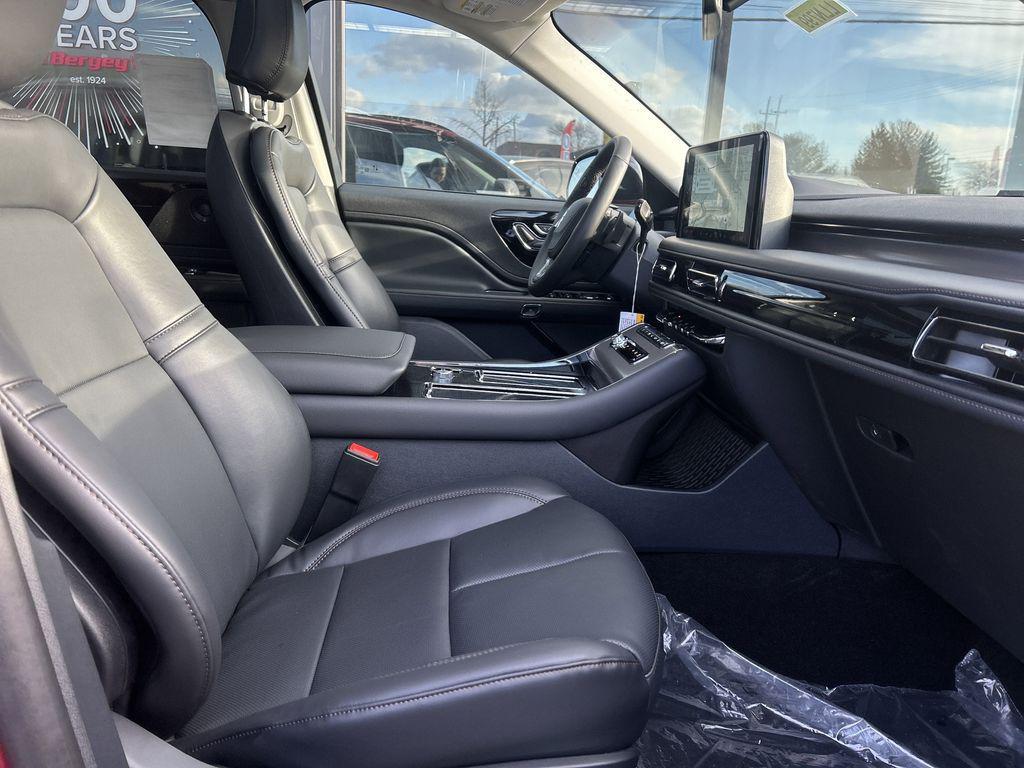 new 2025 Lincoln Aviator car, priced at $61,704