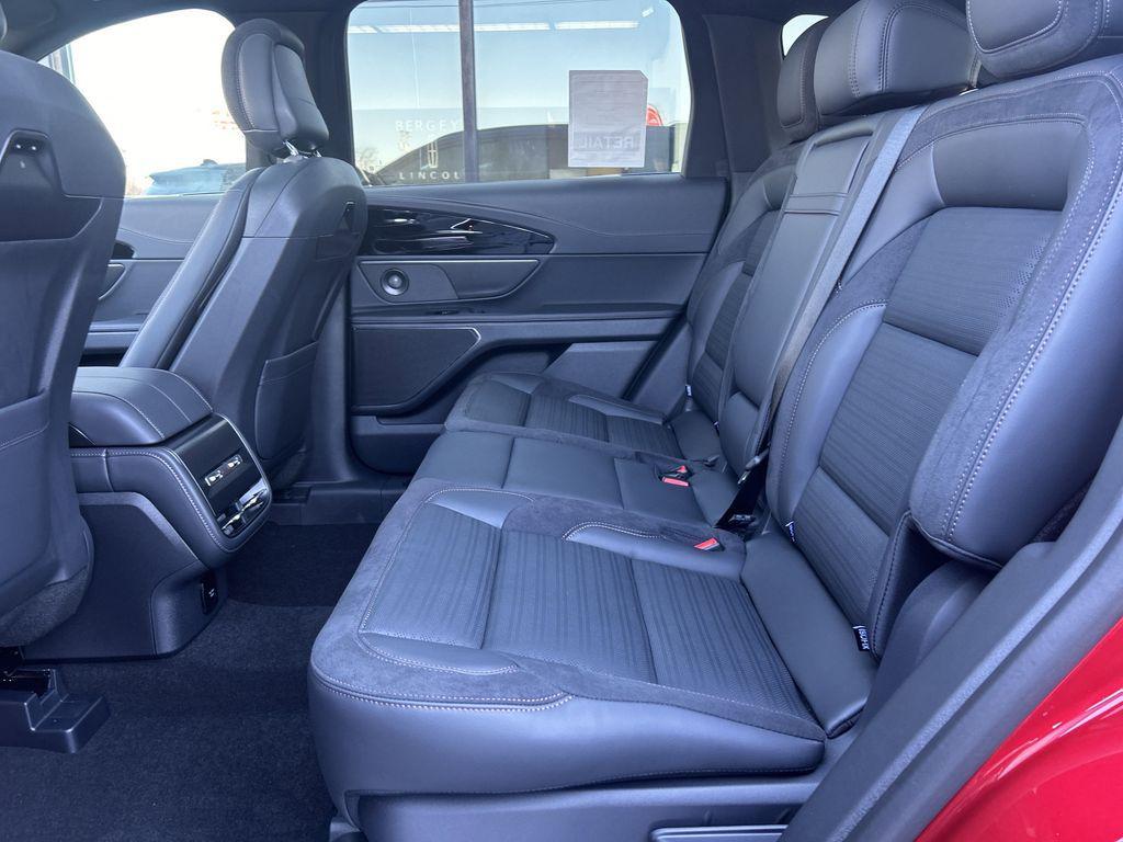 new 2025 Lincoln Nautilus car, priced at $59,621