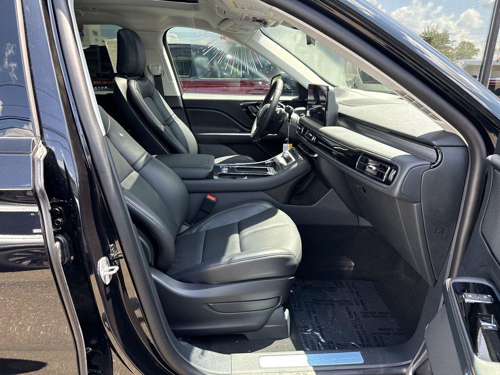 new 2025 Lincoln Aviator car, priced at $67,824