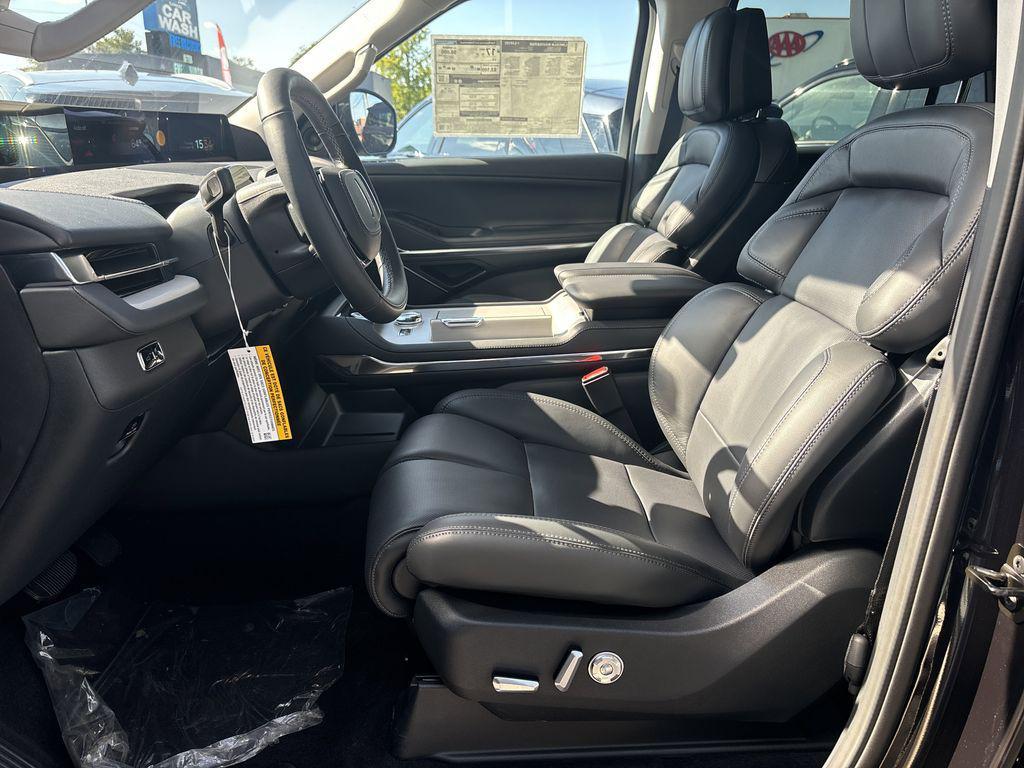 new 2025 Lincoln Navigator car, priced at $103,980