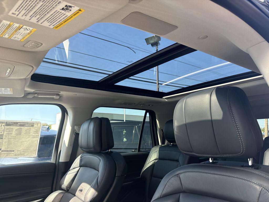 new 2025 Lincoln Navigator car, priced at $103,980