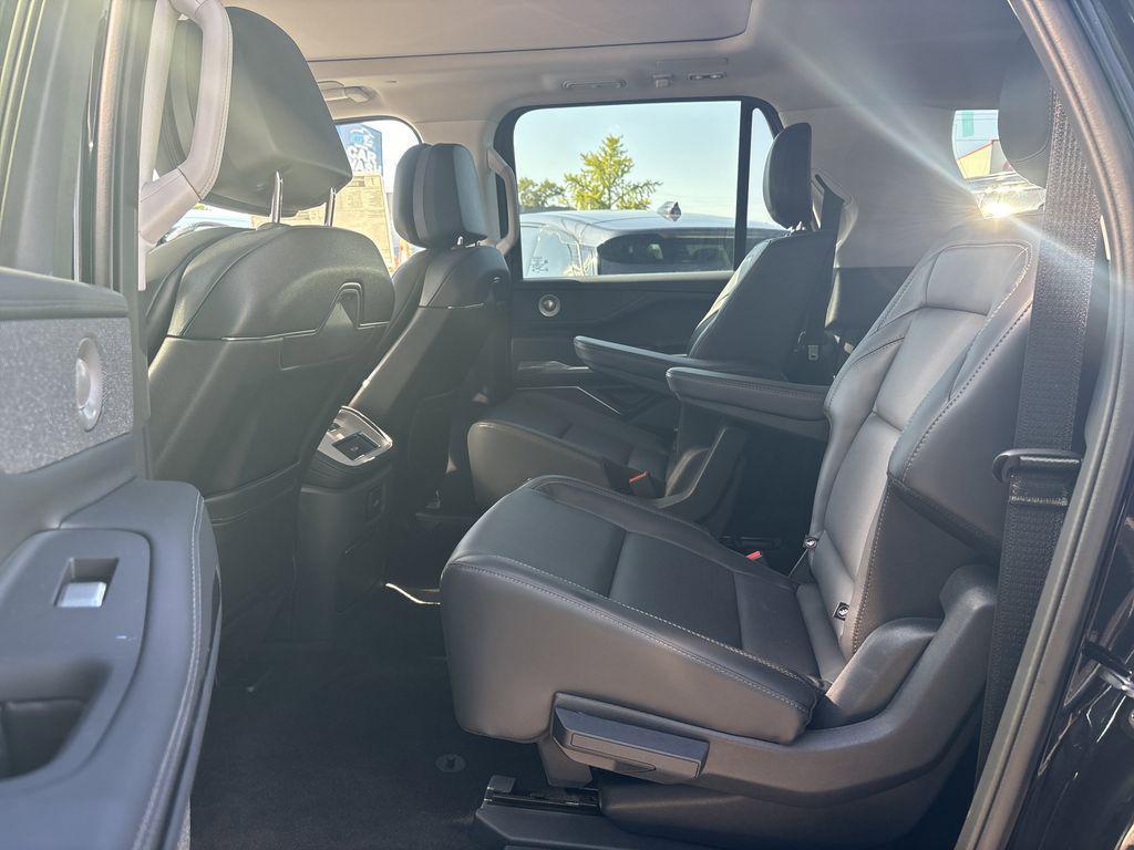 new 2025 Lincoln Navigator car, priced at $103,980