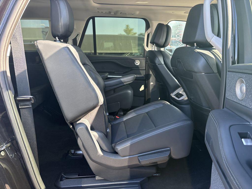 new 2025 Lincoln Navigator car, priced at $103,980