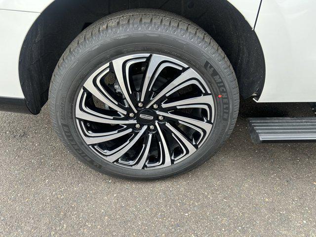 new 2025 Lincoln Navigator car, priced at $122,235