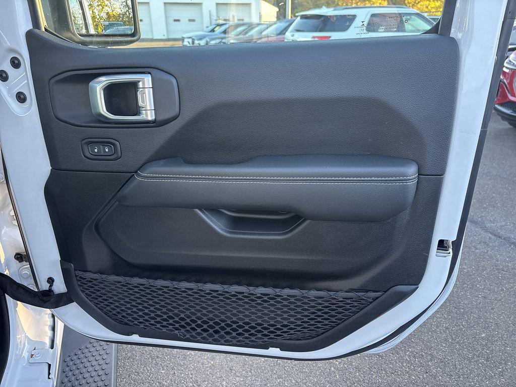 used 2022 Jeep Wrangler Unlimited car, priced at $38,490