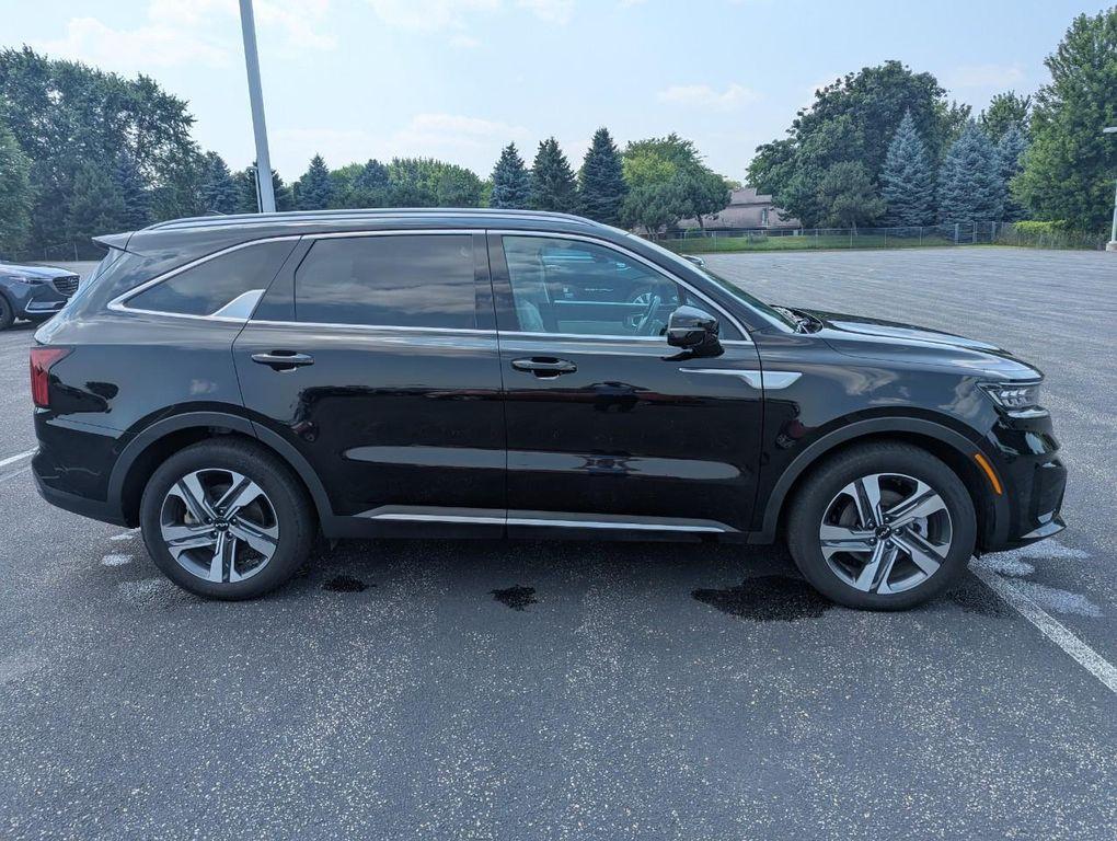 used 2023 Kia Sorento Hybrid car, priced at $32,226