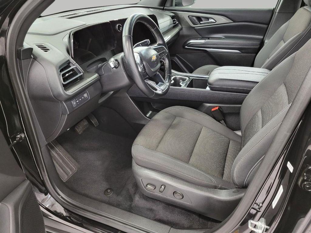 used 2025 Chevrolet Traverse car, priced at $39,786