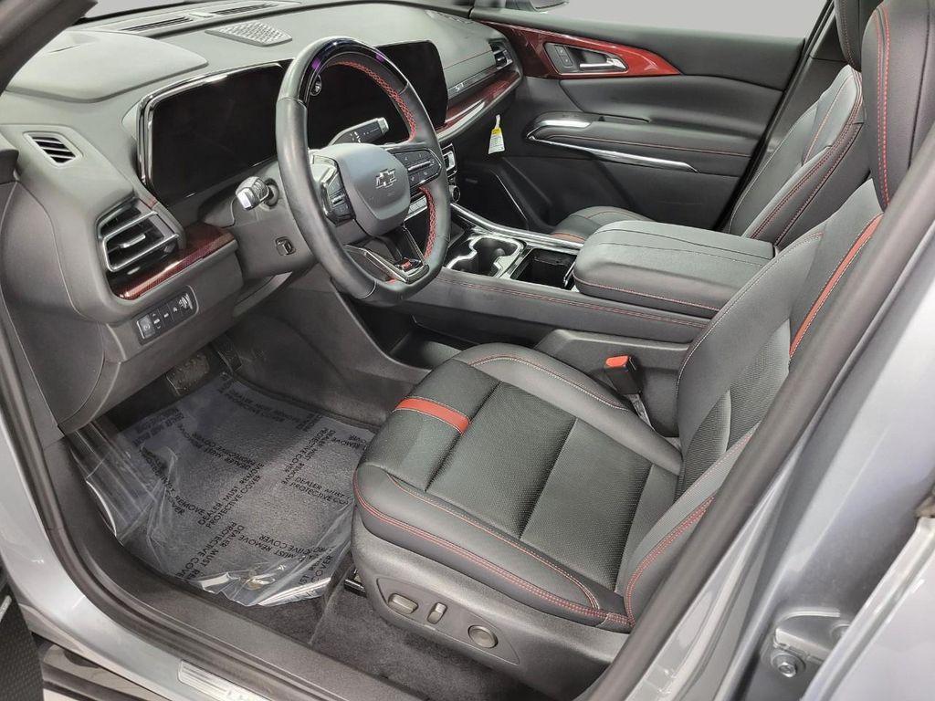 used 2024 Chevrolet Traverse car, priced at $50,172