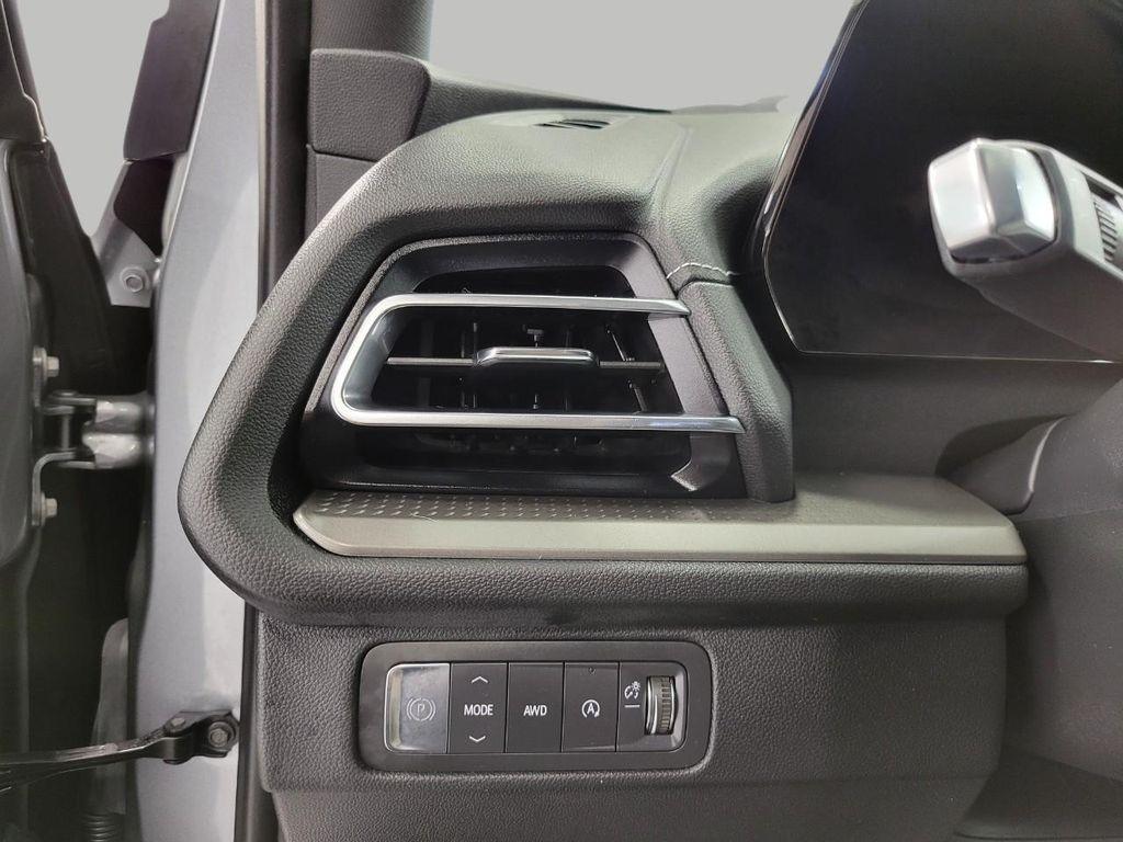 used 2025 Chevrolet Traverse car, priced at $35,067