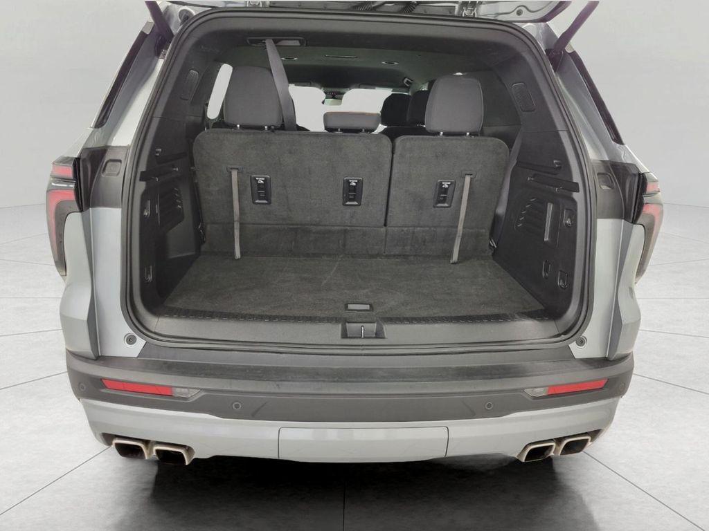 used 2025 Chevrolet Traverse car, priced at $35,067