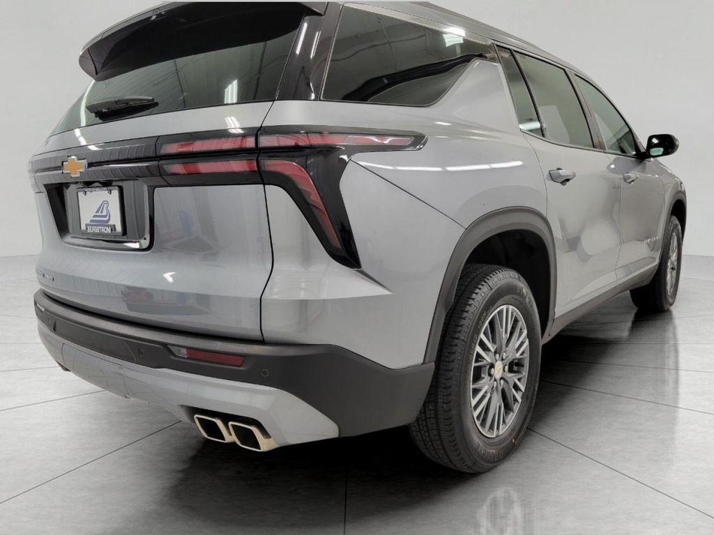 used 2025 Chevrolet Traverse car, priced at $35,067