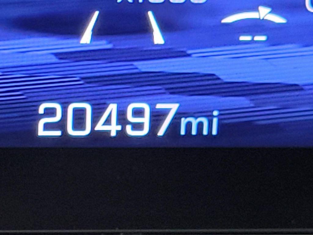 used 2025 Chevrolet Traverse car, priced at $35,067