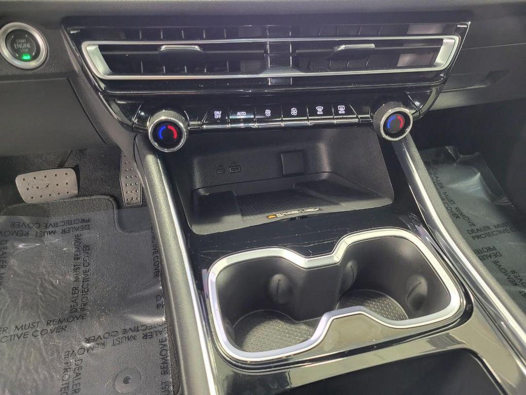 used 2025 Chevrolet Traverse car, priced at $35,067