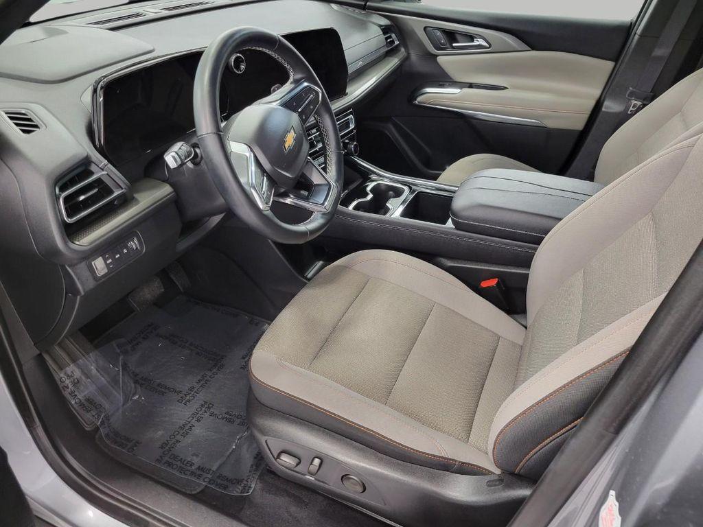 used 2025 Chevrolet Traverse car, priced at $35,067