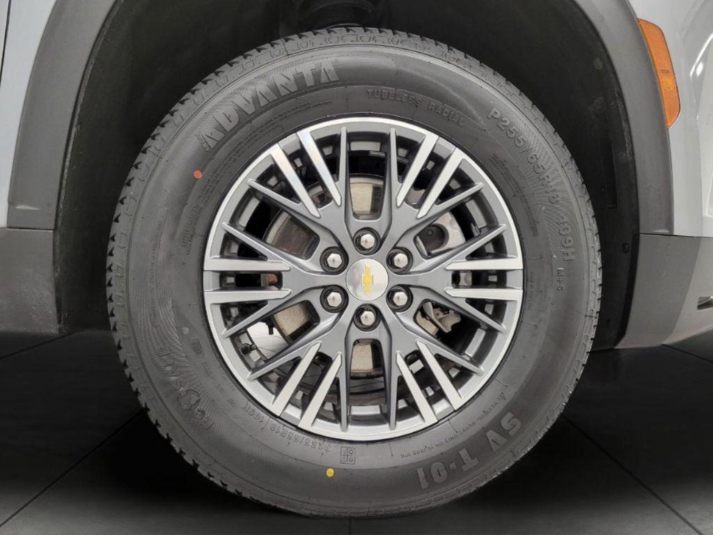 used 2025 Chevrolet Traverse car, priced at $35,067