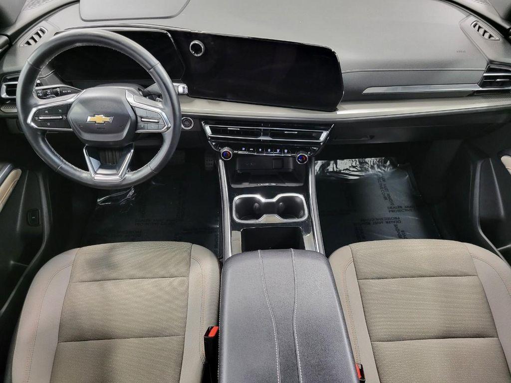 used 2025 Chevrolet Traverse car, priced at $35,067